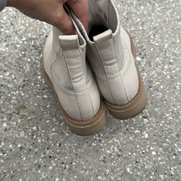 TOMS size 8 cream boots - Picture 3 of 5